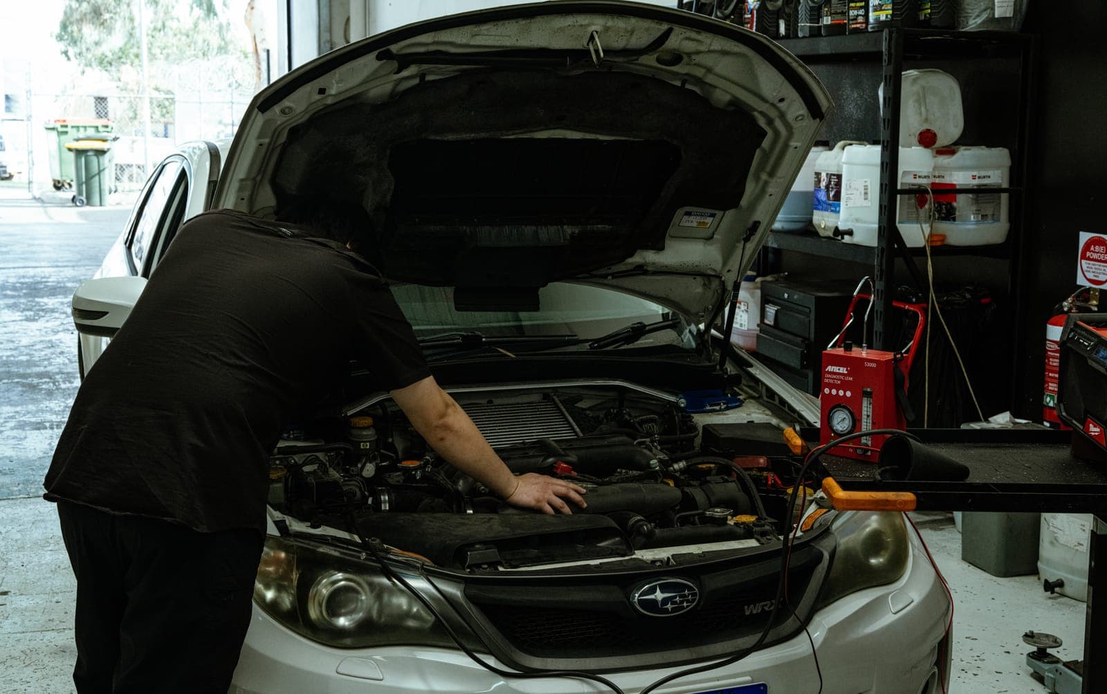 Diagnostic equipment connected to a vehicle, reading live data from the control modules